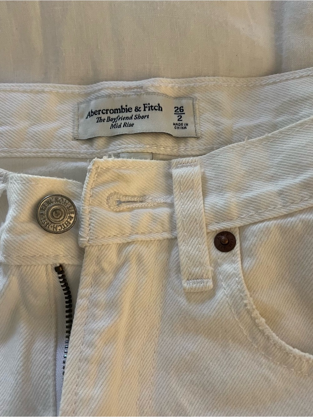 Abercrombie & Fitch White Boyfriend Shorts - Mid Rise - Picture 1 of 3